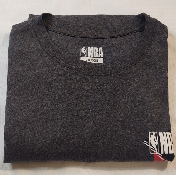 NBA Basketball Grey Short Sleeve T Shirt Size Large - Picture 1 of 6